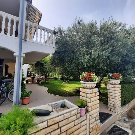 Calimero Biograd Na Moru